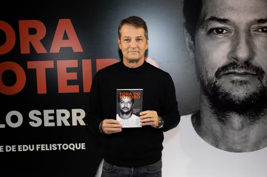 Marcelo Serrado recebe famosos em evento de lançamento de documentário