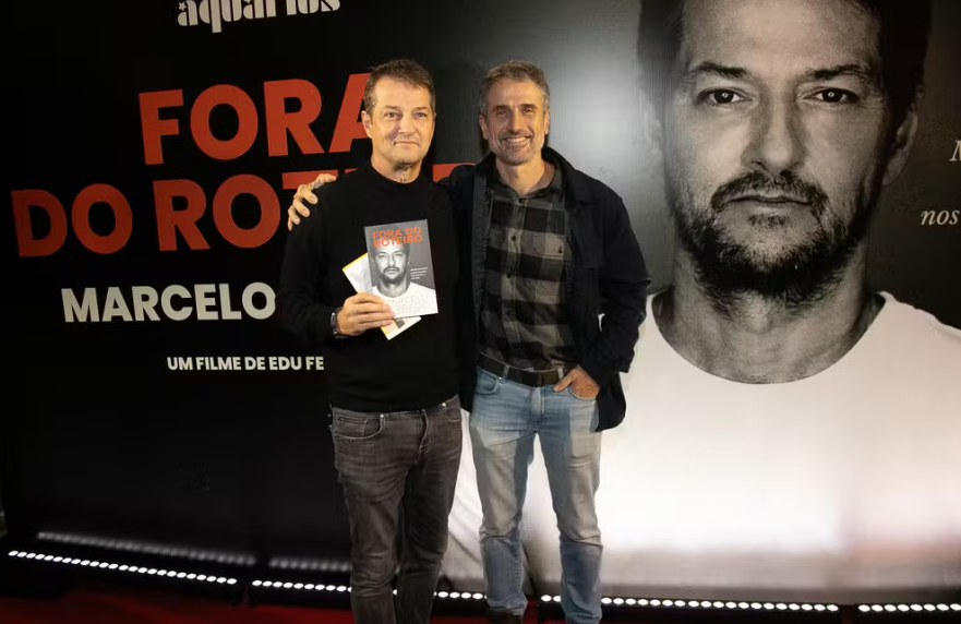 Marcelo Serrado recebe famosos em evento de lançamento de documentário