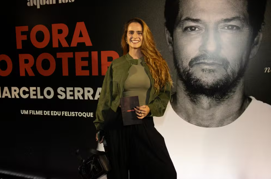 Marcelo Serrado recebe famosos em evento de lançamento de documentário