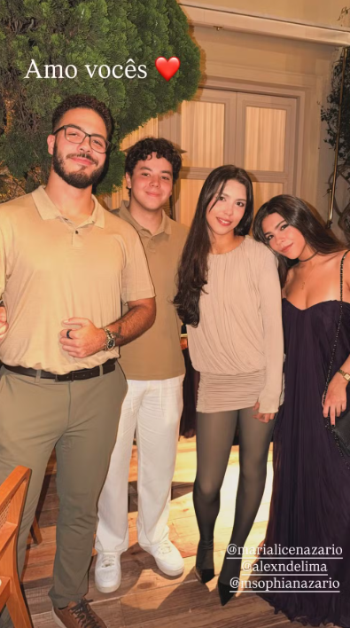 Ronaldo celebra 50 anos com ex, quatro filhos e famosos em grande festa