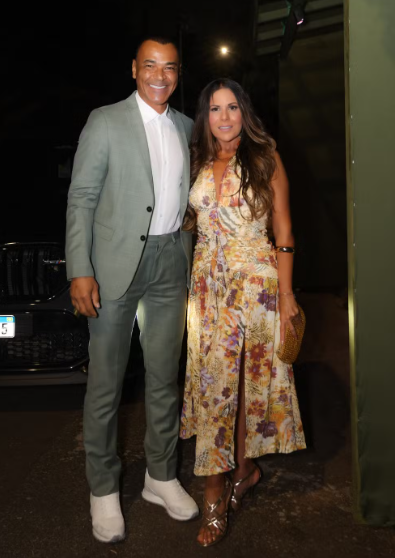 Ronaldo celebra 50 anos com ex, quatro filhos e famosos em grande festa