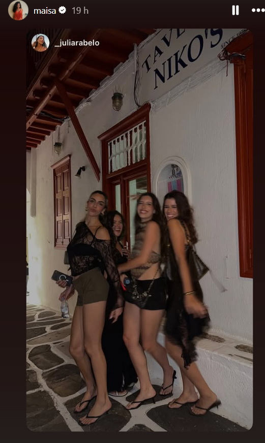 Maisa cai no mar durante viagem à Grécia, se declara à 'alma gêmea' e curte noitada Maisa cai no mar durante viagem à Grécia, se declara à 'alma gêmea' e curte noitada