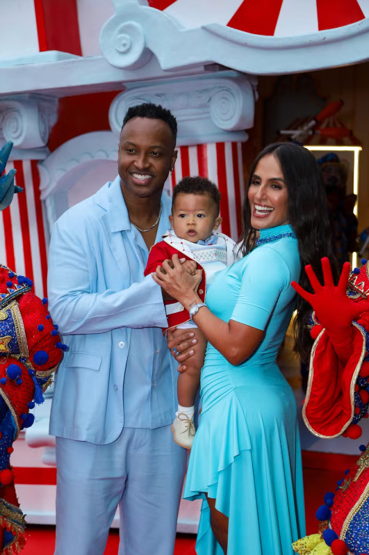 Carol Peixinho e Thiaguinho reúnem 500 convidados em festa luxuosa para o filho Bento Carol Peixinho e Thiaguinho reúnem 500 convidados em festa luxuosa para o filho Bento