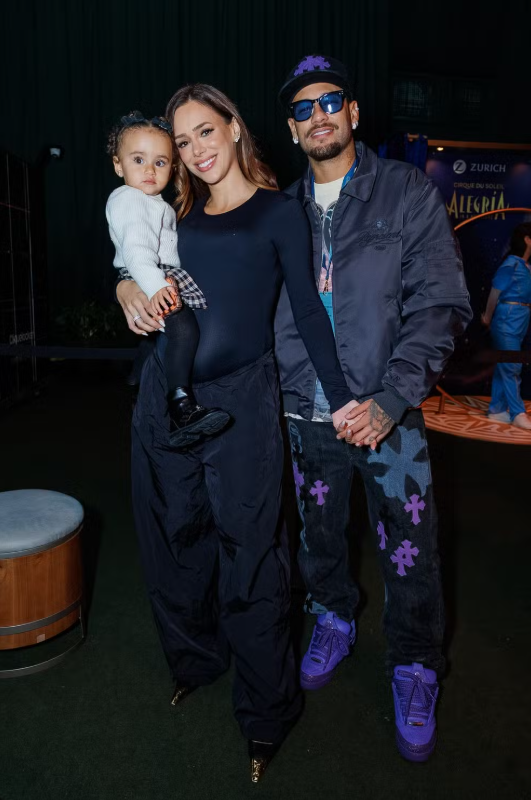 Neymar vai ao circo com Biancardi e filhas usando look de R$ 345 mil Neymar vai ao circo com Biancardi e filhas usando look de R$ 345 mil