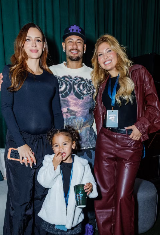 Neymar vai ao circo com Biancardi e filhas usando look de R$ 345 mil Neymar vai ao circo com Biancardi e filhas usando look de R$ 345 mil
