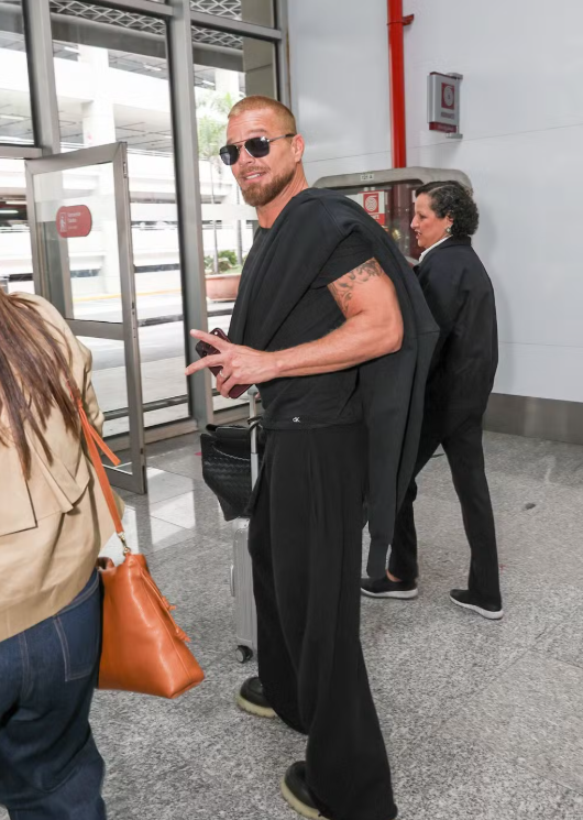 Ricky Martin muda o visual e chega ao Brasil para show no NFL Rio Game Ricky Martin muda o visual e chega ao Brasil para show no NFL Rio Game