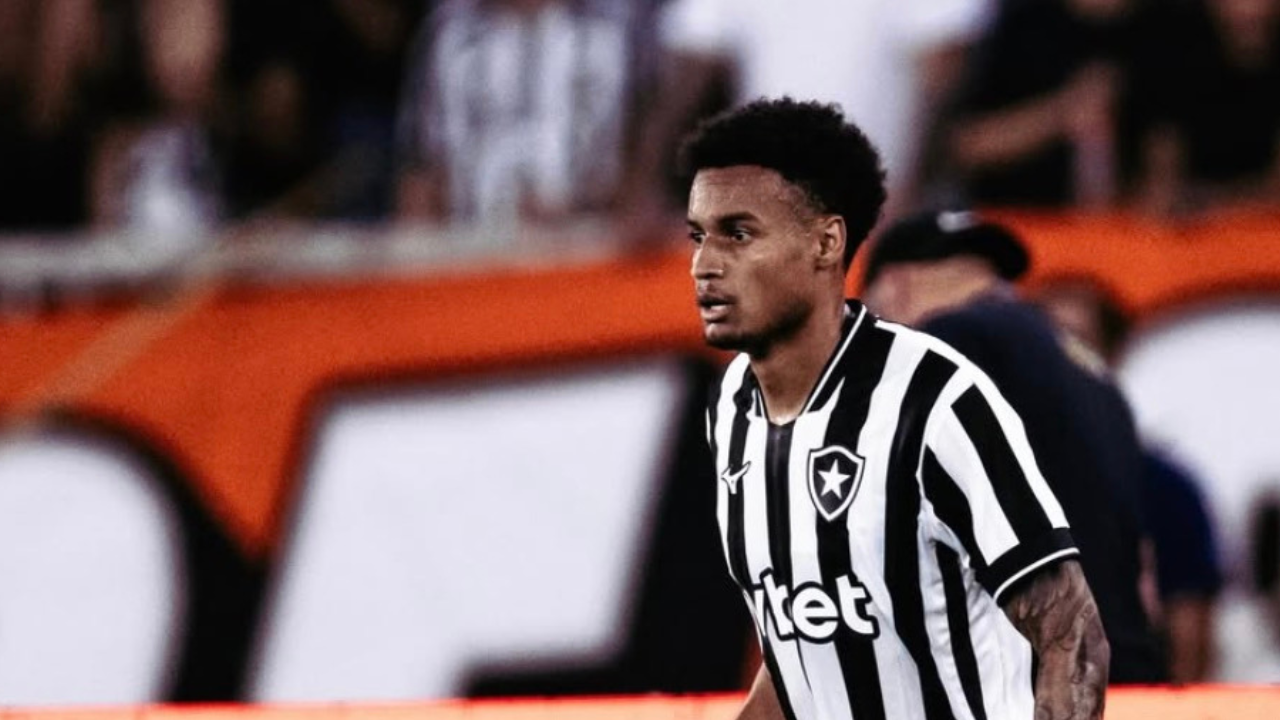 Paulinho mira espaço no Botafogo e fala sobre disputa com Alex Telles