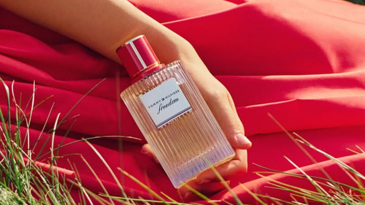 Tommy Hilfiger lança novo perfume feminino e tem Camila Cabello como embaixadora global