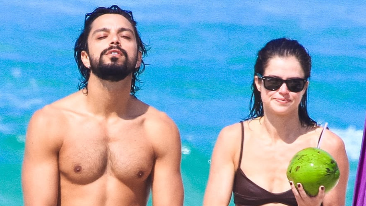 Casal curte praia no RJ | Fabricio Pioyani/AgNews