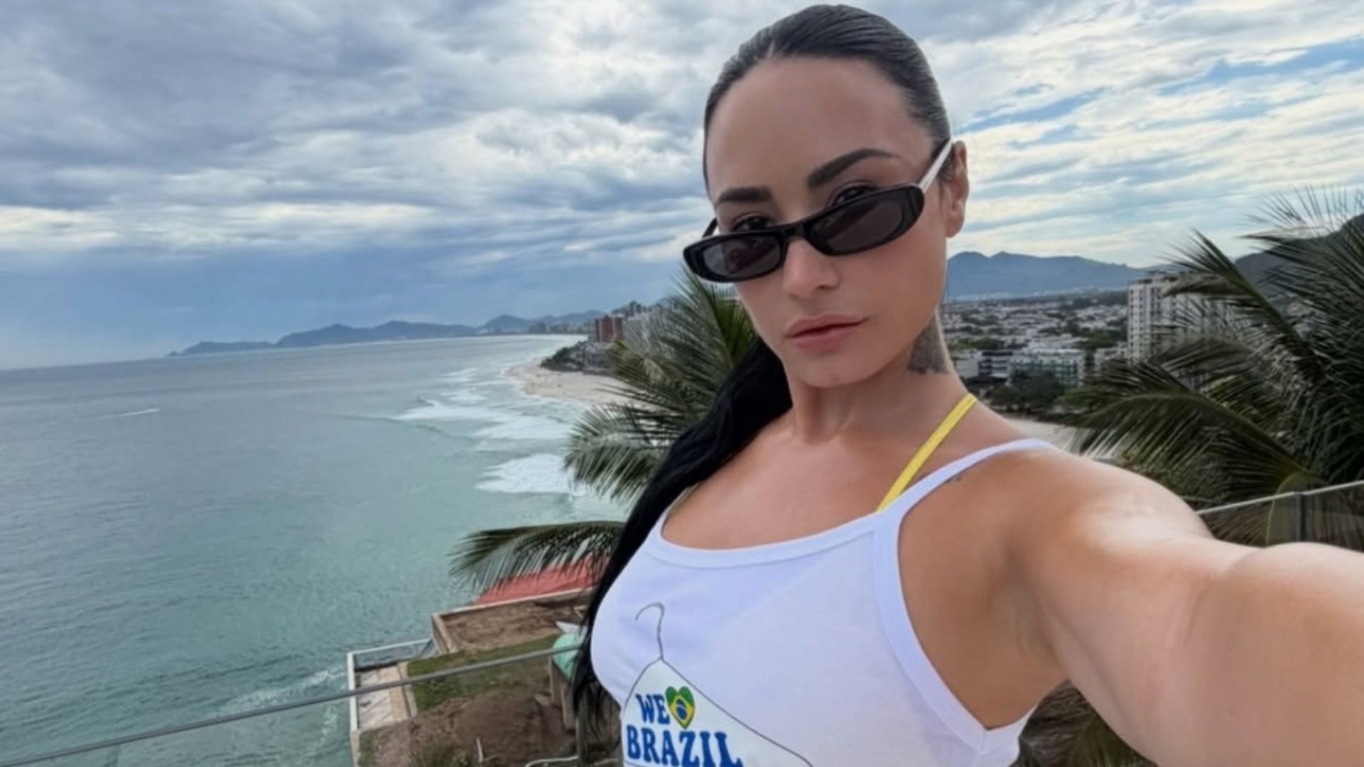 Demi Lovato mostra fotos de sua visita ao Brasil e se declara para os fãs locais