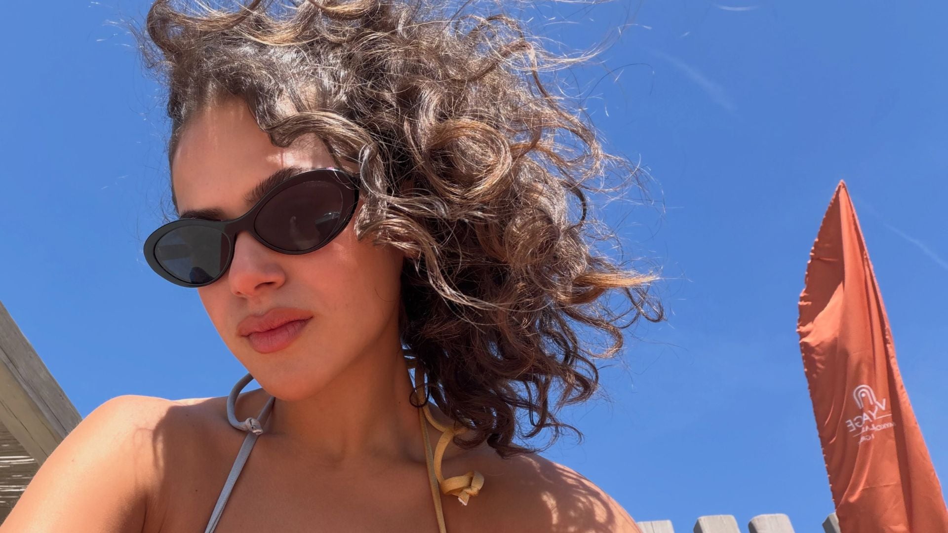 Maisa encanta a web com cliques em praias gregas e celebra destino de férias: ‘Verão mais longo e inesquecível da minha vida’