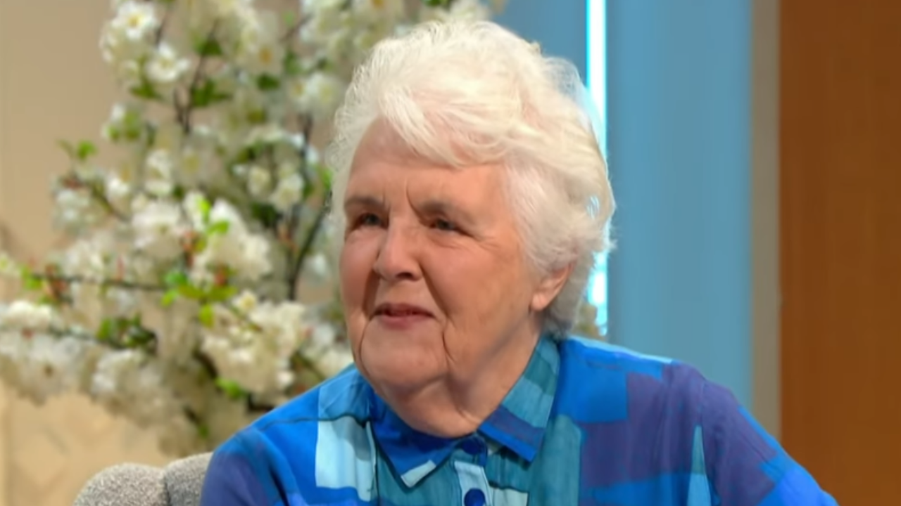 Stephanie Cole em uma entrevista para o programa de TV Lorraine