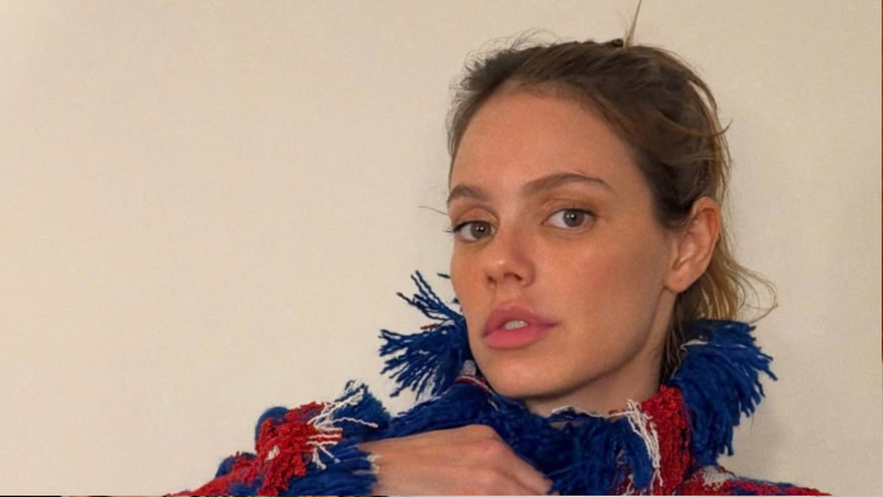 Laura Neiva celebra os 33 anos com a família