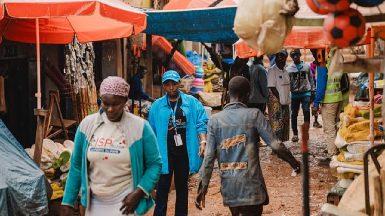 Sobreviventes de ebola ajudam no combate ao surto na República Democrática do Congo