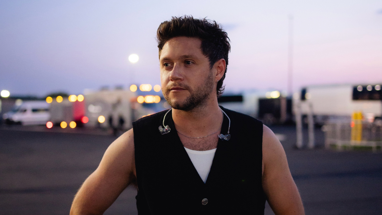 Niall Horan homenageia Liam Payne em estreia de nova turnê
