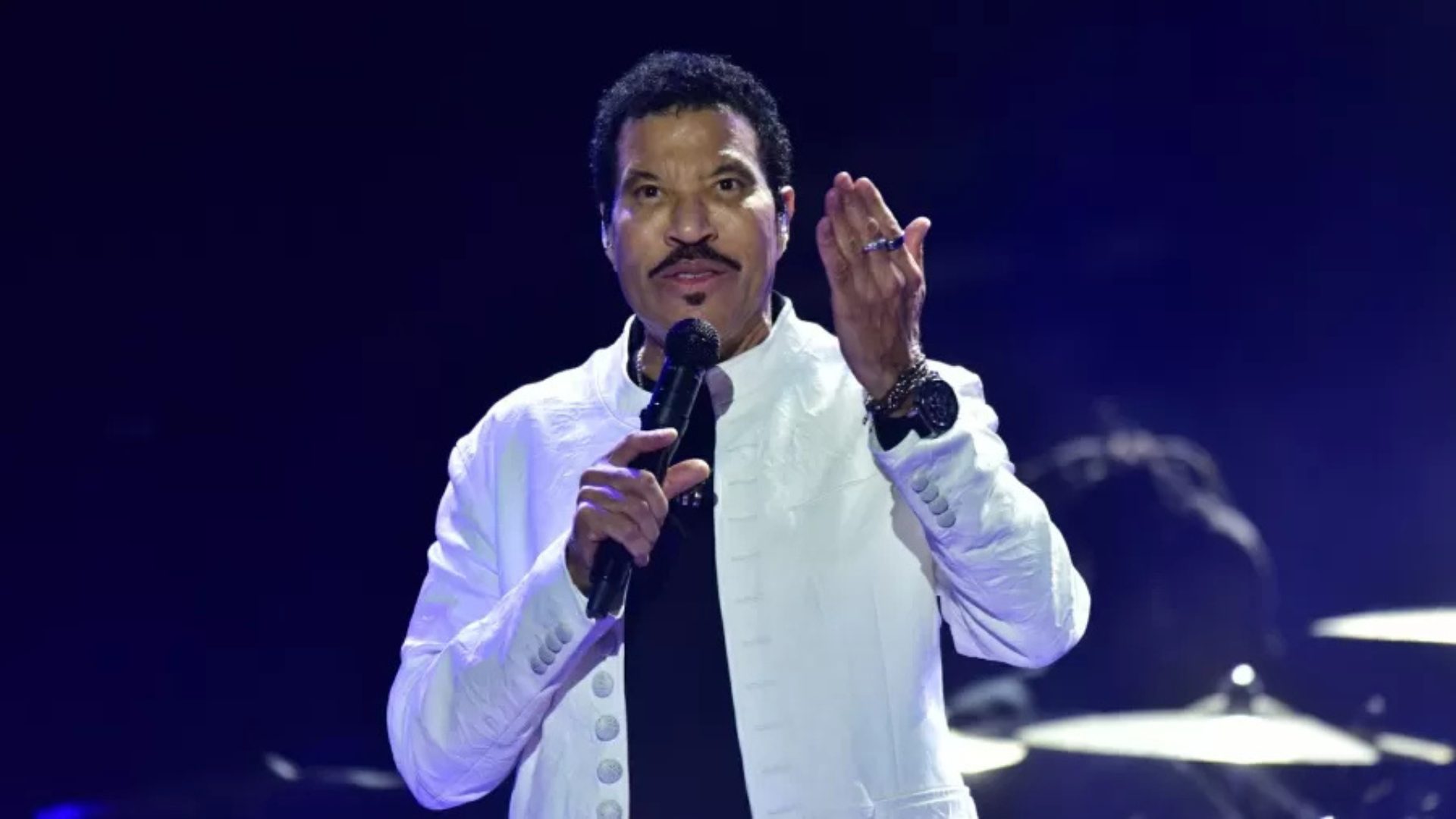 Lionel Richie segue sob cuidados intensivos na UTI após problemas no coração, aponta jornal