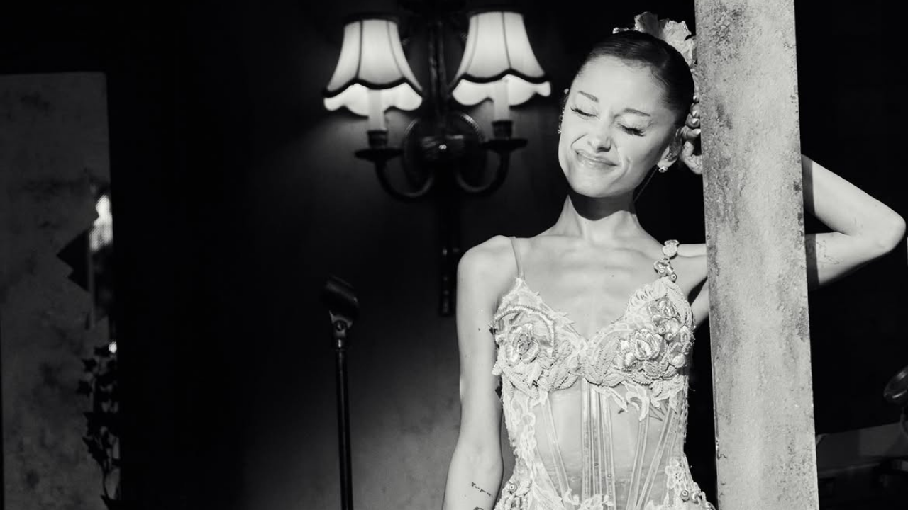 Ariana Grande chora no último show de sua turnê