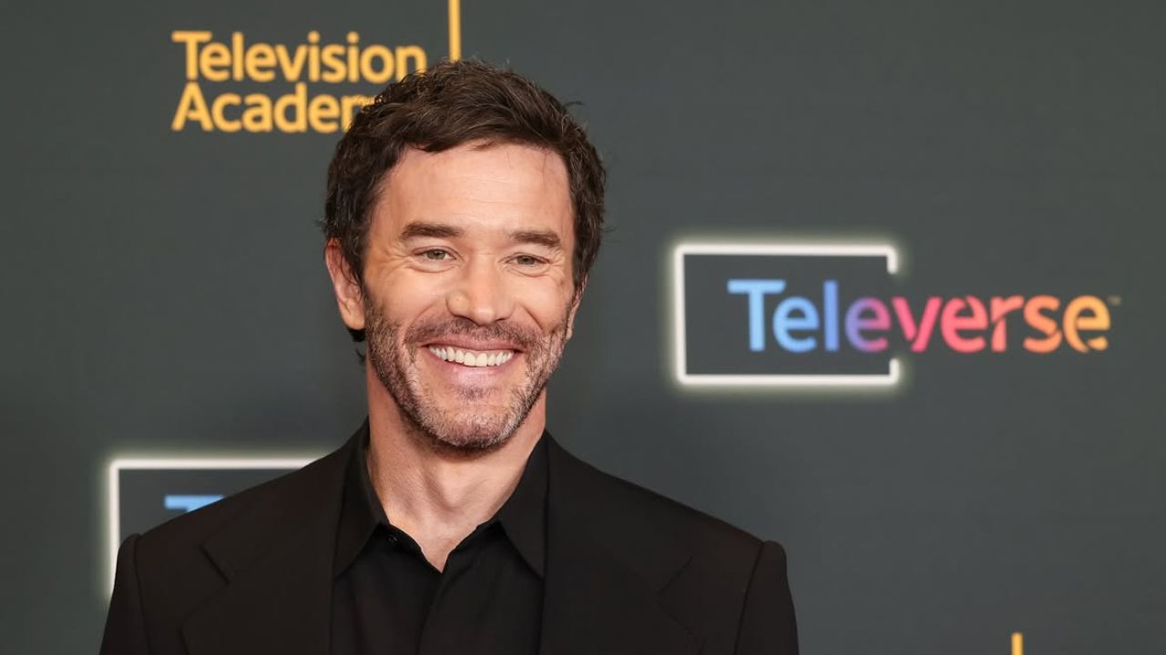 Emmy 2026: Tom Pelphrey vence como Melhor Ator Coadjuvante em Série de Drama