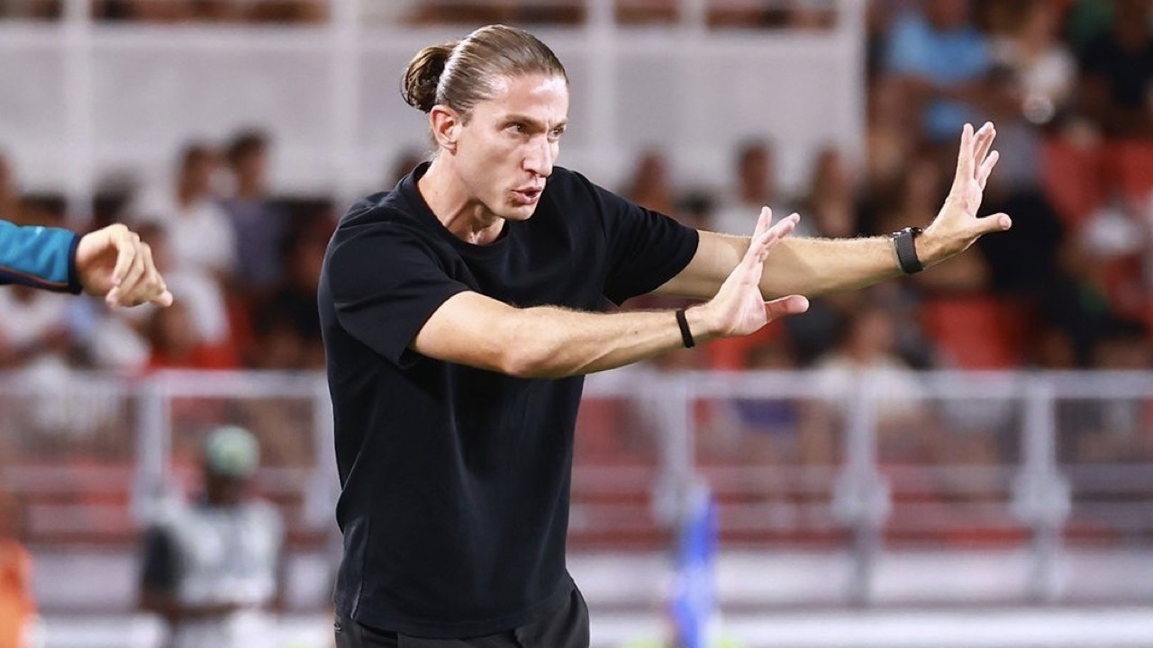 Monaco cancela vendas e atende pedido do técnico Filipe Luís