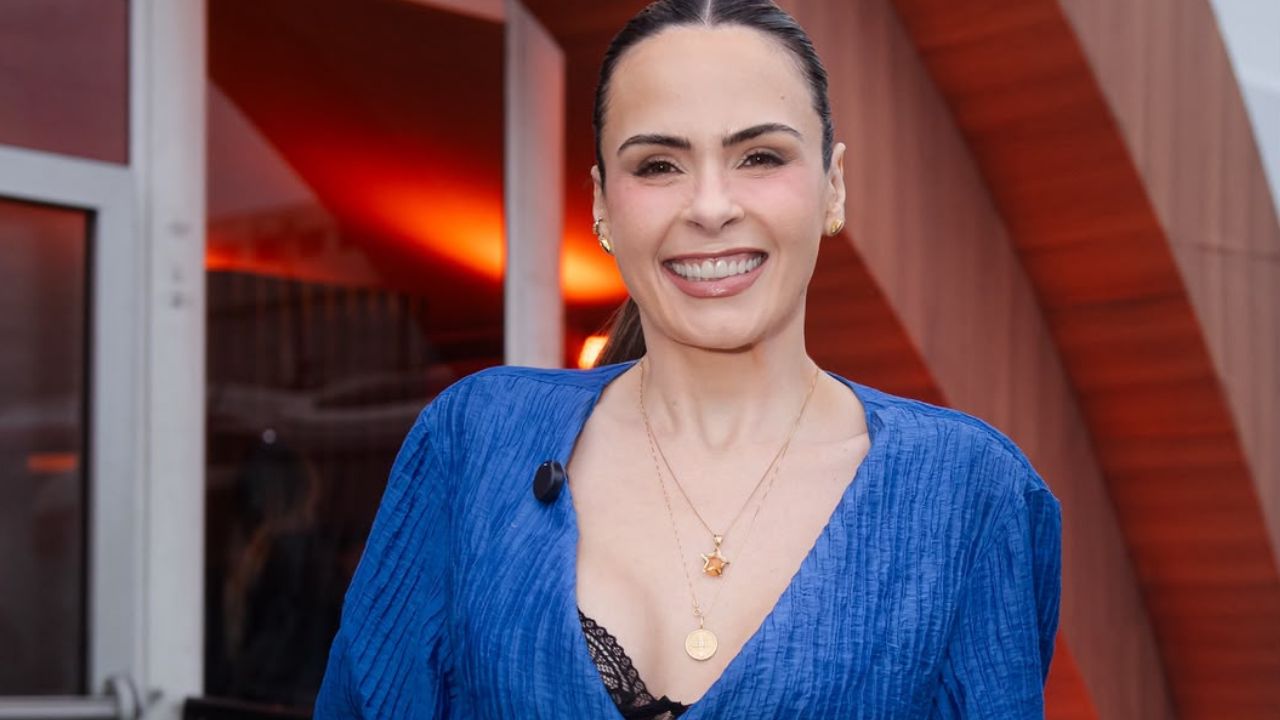 Com decote e bom humor, Ana Paula Renault vai ao Rock in Rio 2026