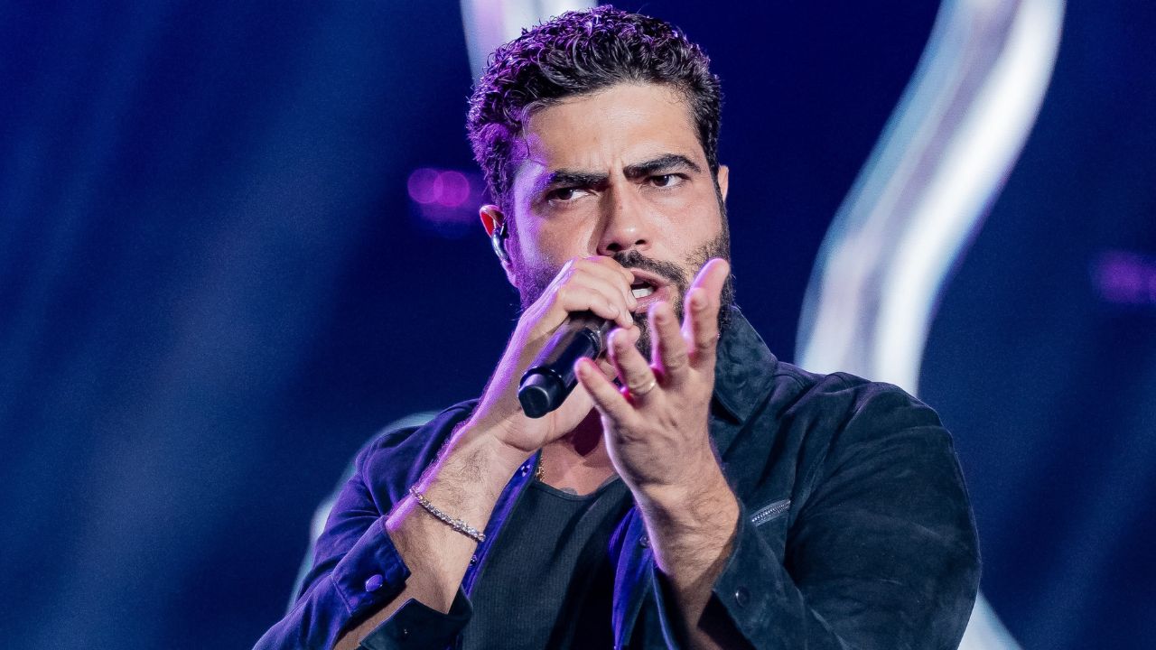 Henrique faz desabafo durante show e recebe declaração da esposa