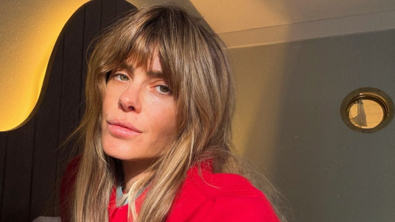 Após críticas, Carolina Dieckmmann explica por que aparece ‘sempre descabelada’