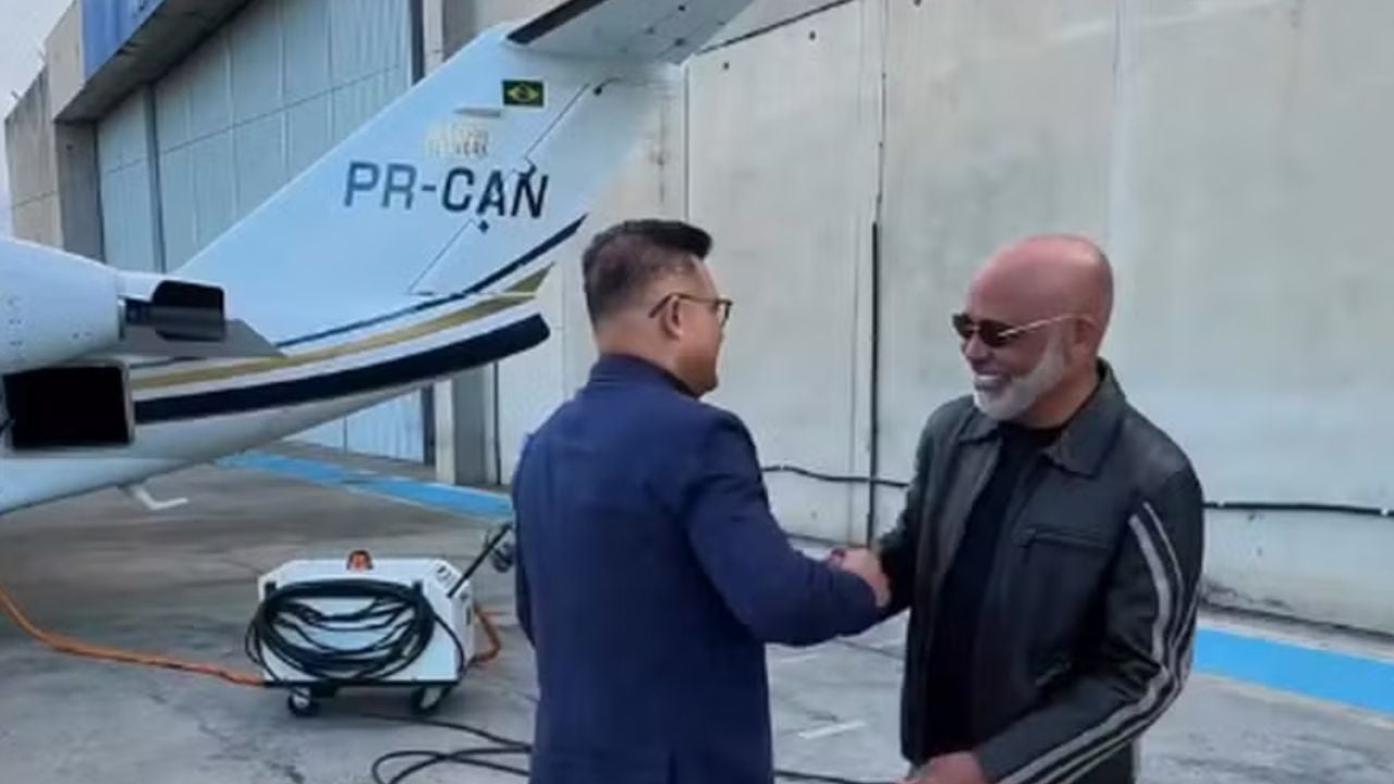 Helicóptero de Rick segue desaparecido, e bombeiros reforçam buscas na manhã seguinte