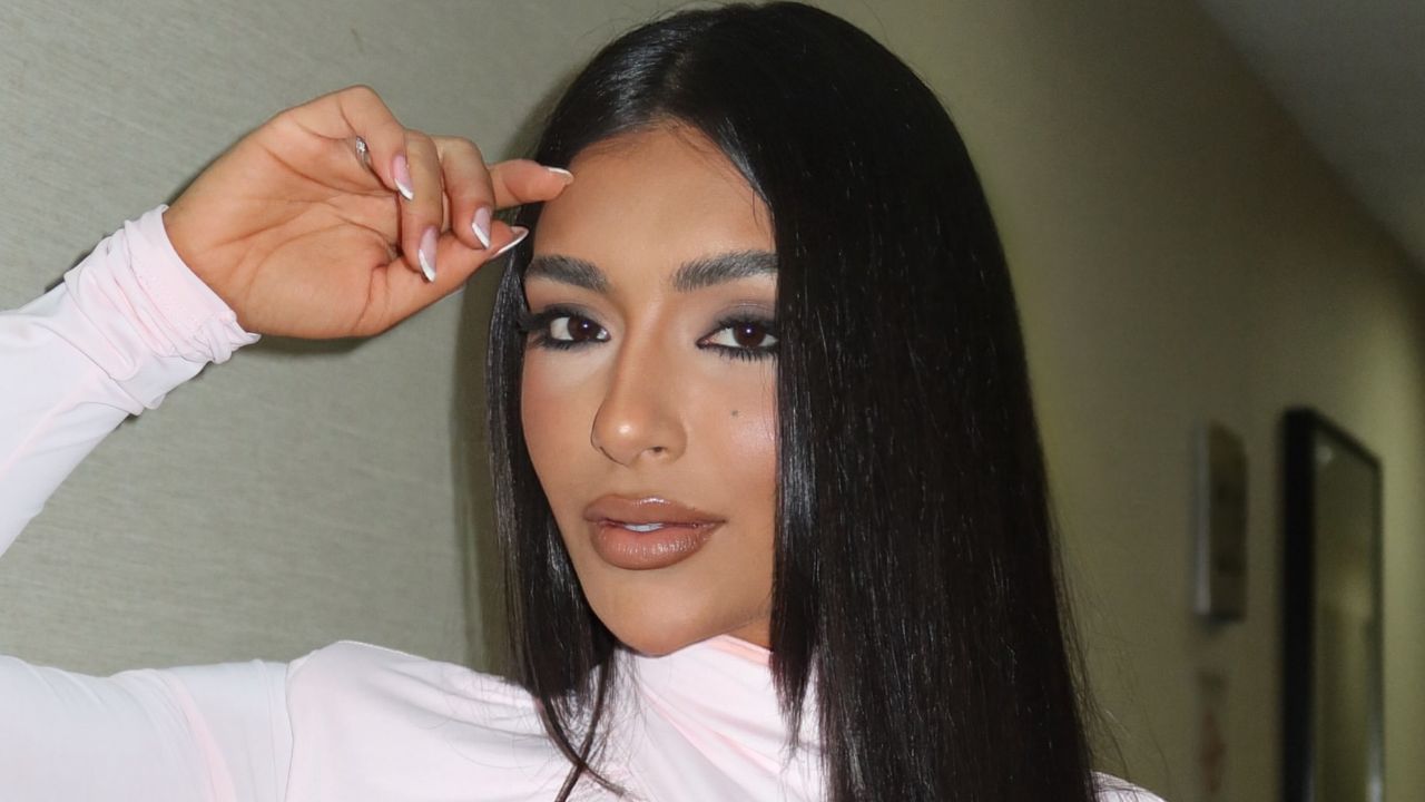 Medo de cancelamento faz amiga de Virginia deixar posto de musa da Grande Rio após veto de Anitta