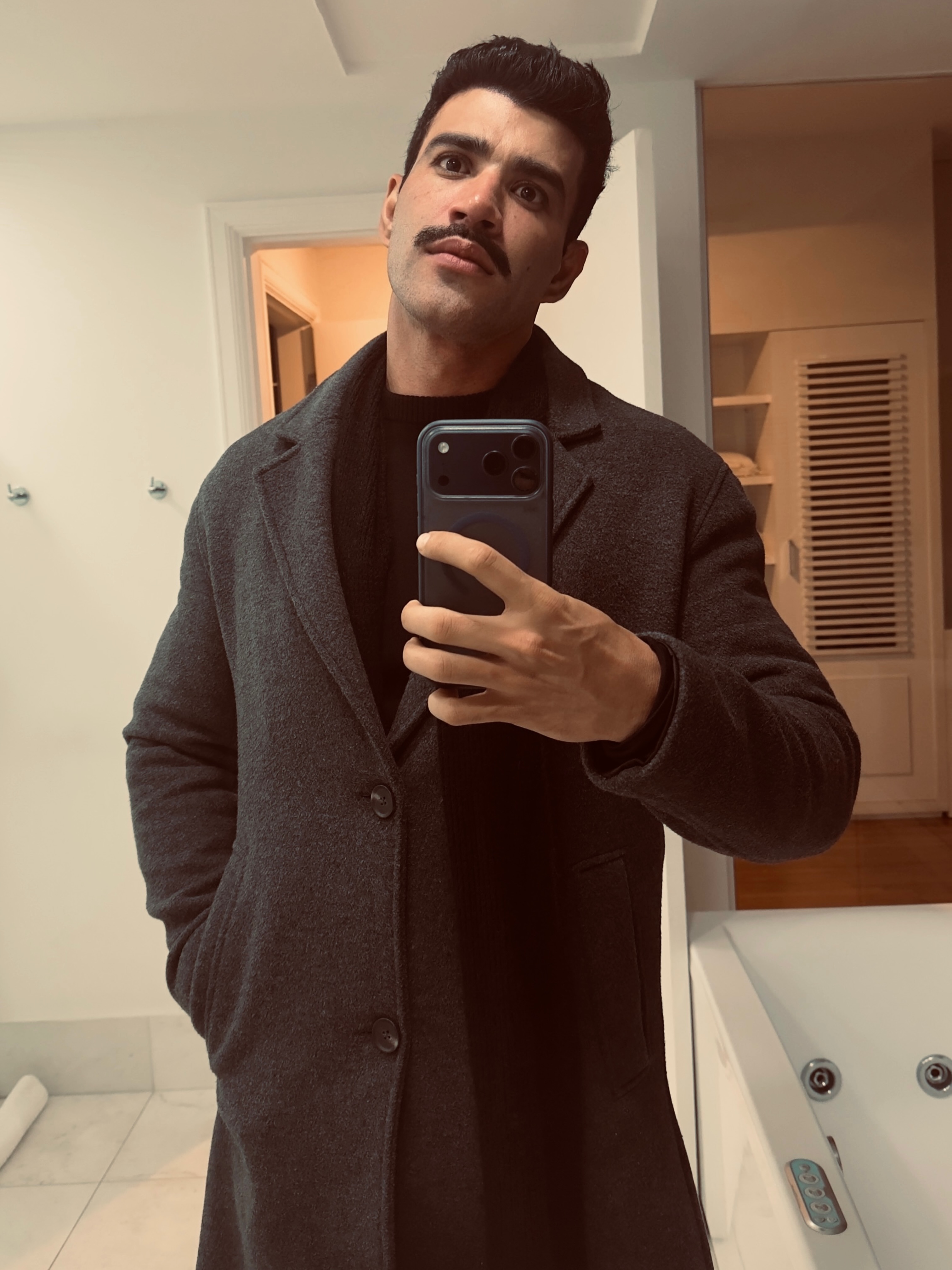 Gusttavo Lima muda o visual e surpreende fãs, que demoram a reconhecer o cantor