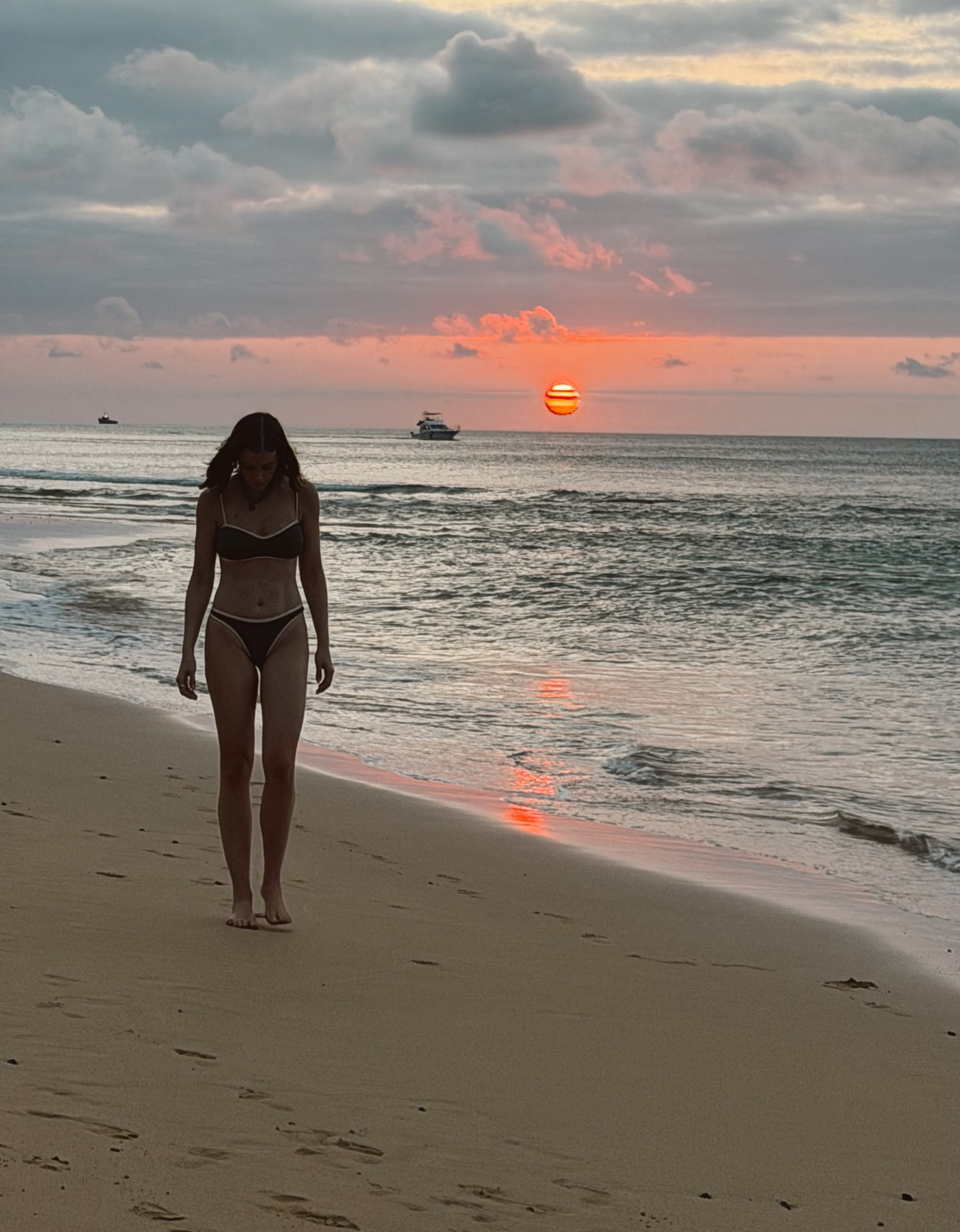 Fabiana Justus curte praia em Noronha com o marido após golpe e exibe tanquinho Fabiana Justus curte praia em Noronha com o marido após golpe e exibe tanquinho