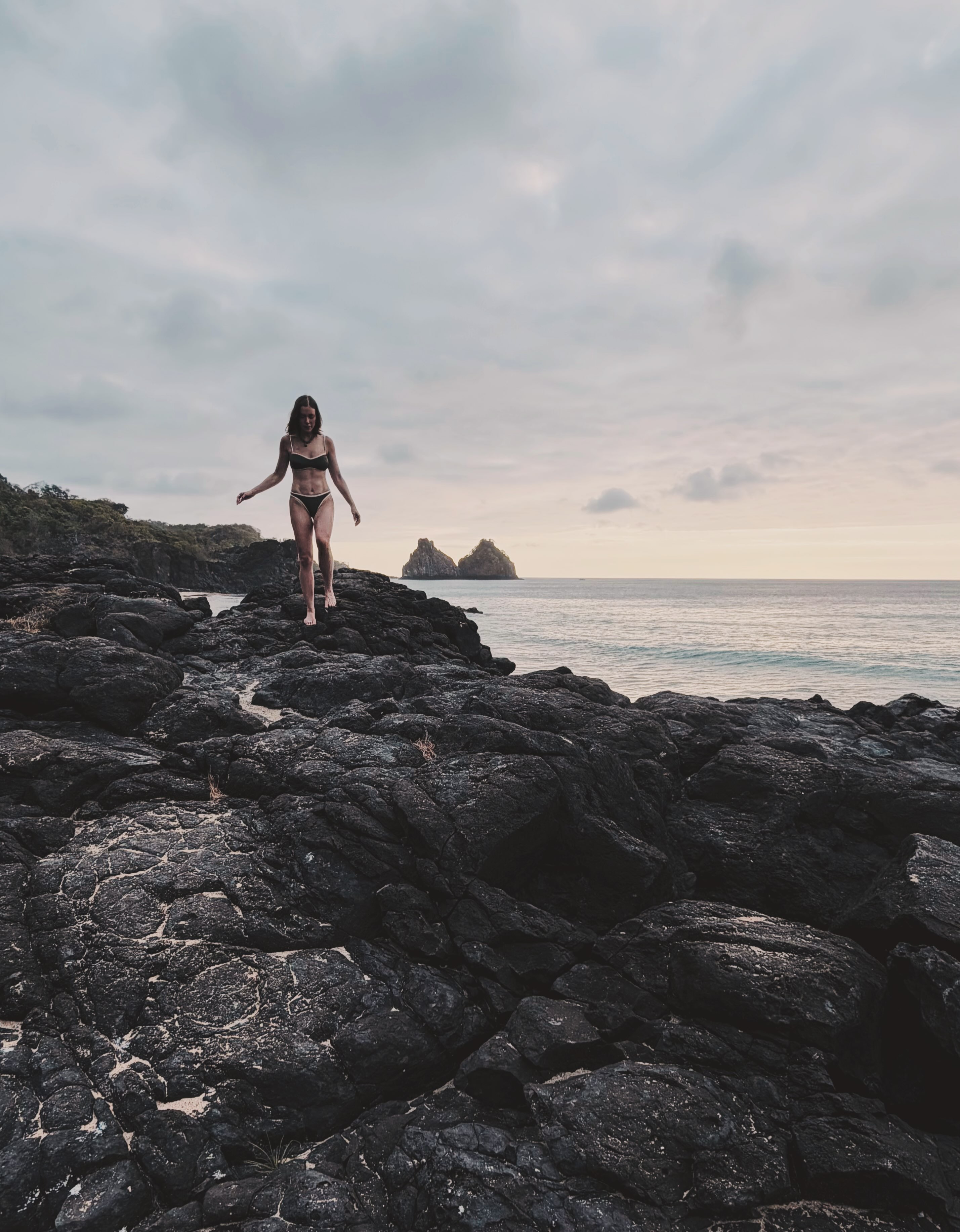 Fabiana Justus curte praia em Noronha com o marido após golpe e exibe tanquinho Fabiana Justus curte praia em Noronha com o marido após golpe e exibe tanquinho