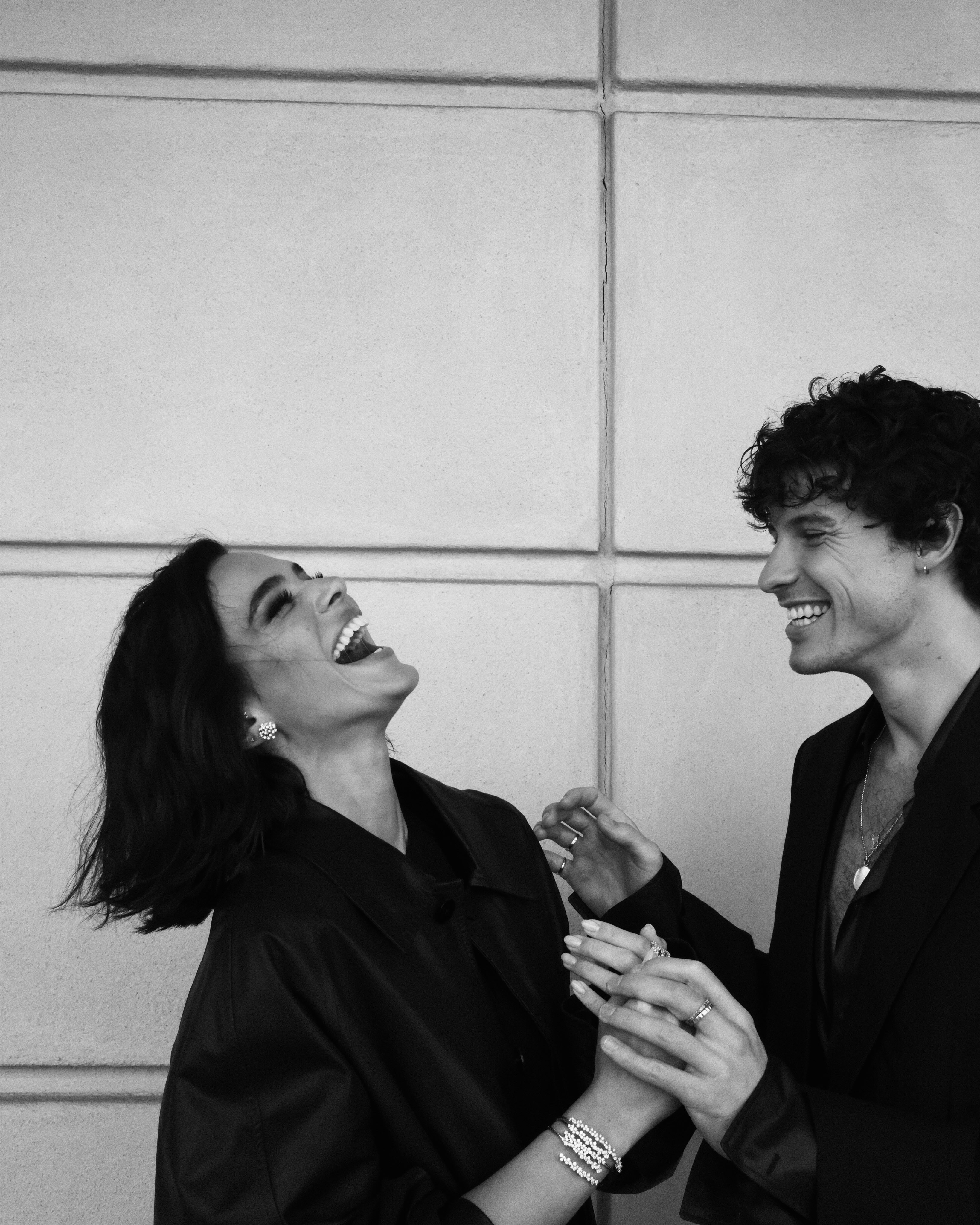 Shawn Mendes e Bruna Marquezine prestigiam desfile juntos em Milão