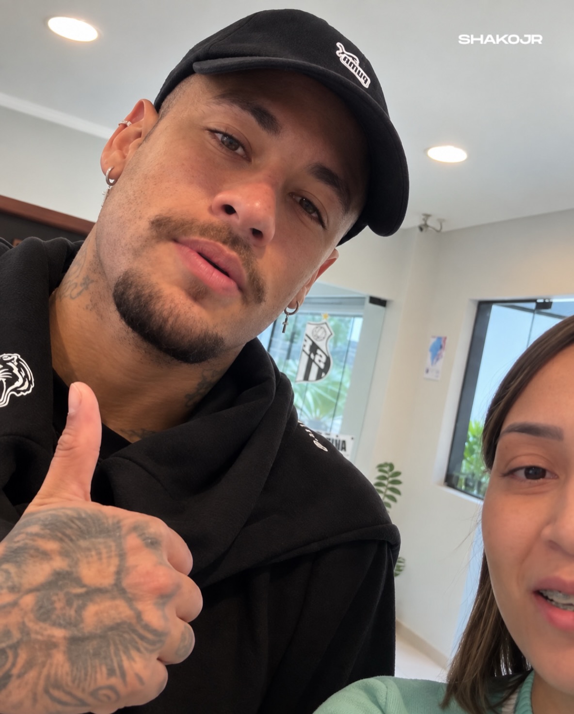 Neymar muda o visual e surpreende seguidores nas redes sociais: ‘10 anos mais novo’
