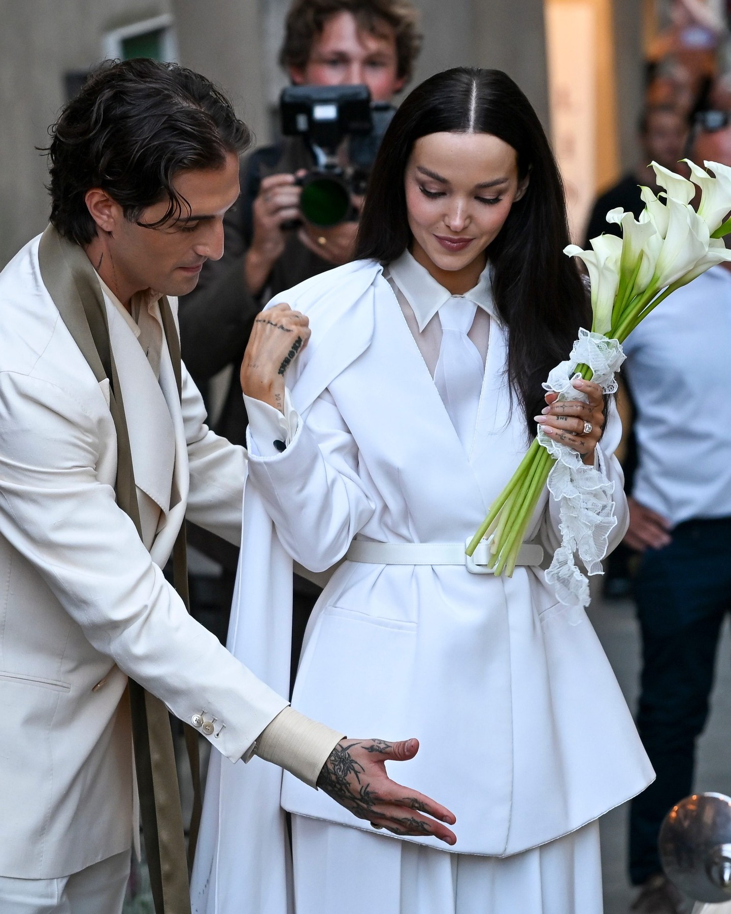 Damiano David e Dove Cameron oficializam união na Itália; veja registros do casamento