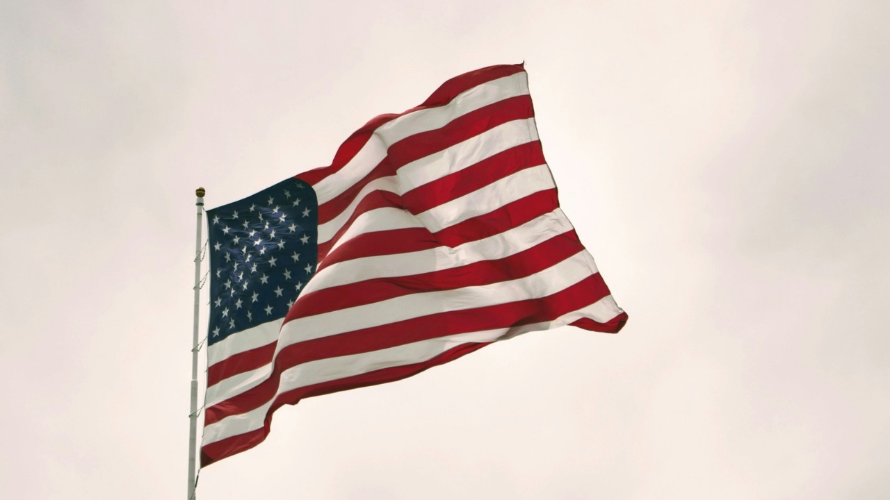 Bandeira dos Estados Unidos | Reprodução/unsplash/@joshuahoehne