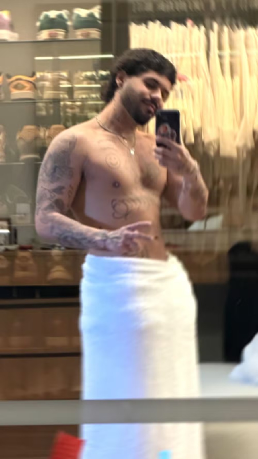 Zé Felipe posta Stories enigmático e causa frisson nas redes com desejo de viagem: 'Quem será a Cinderela?' Zé Felipe posta Stories enigmático e causa frisson nas redes com desejo de viagem: 'Quem será a Cinderela?'