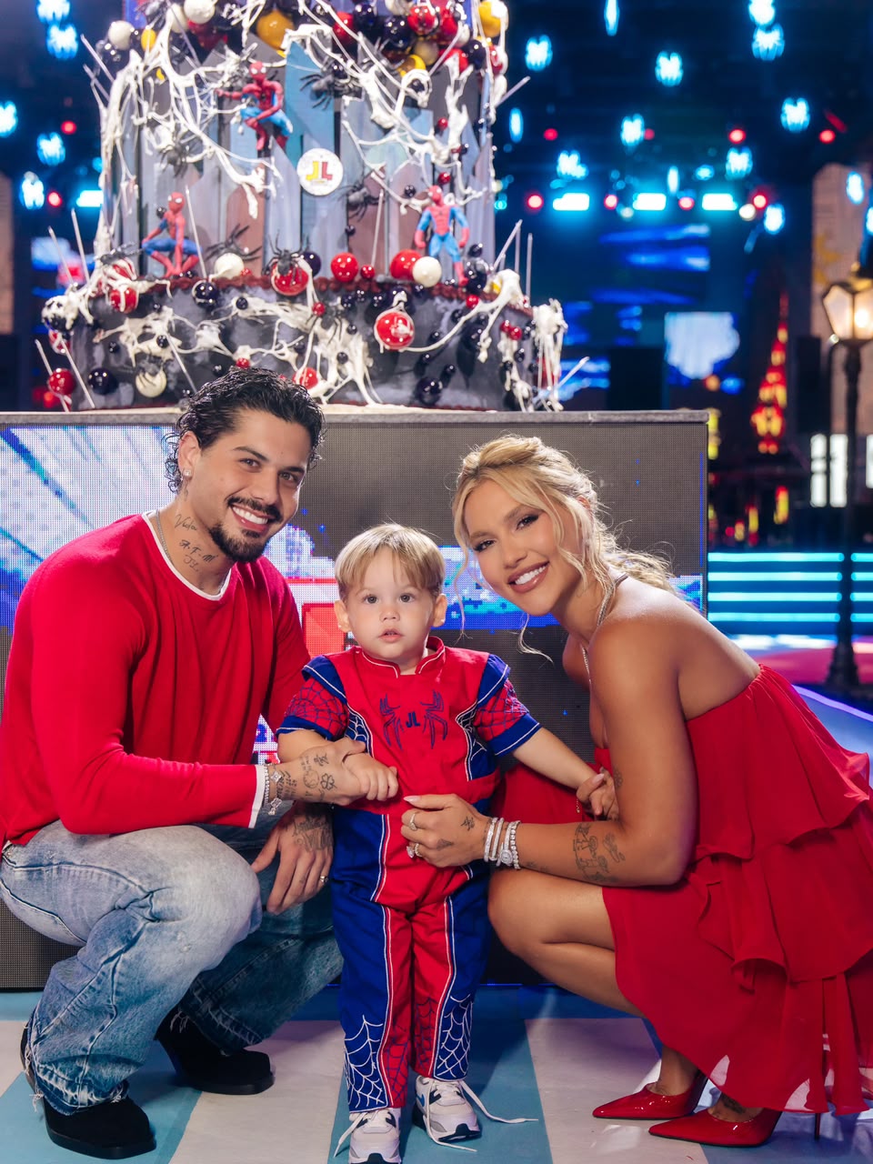 Zé Felipe e Virginia Fonseca se reúnem para festa de 2 anos do filho