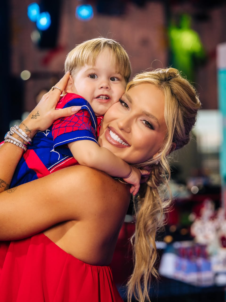Zé Felipe e Virginia Fonseca se reúnem para festa de 2 anos do filho