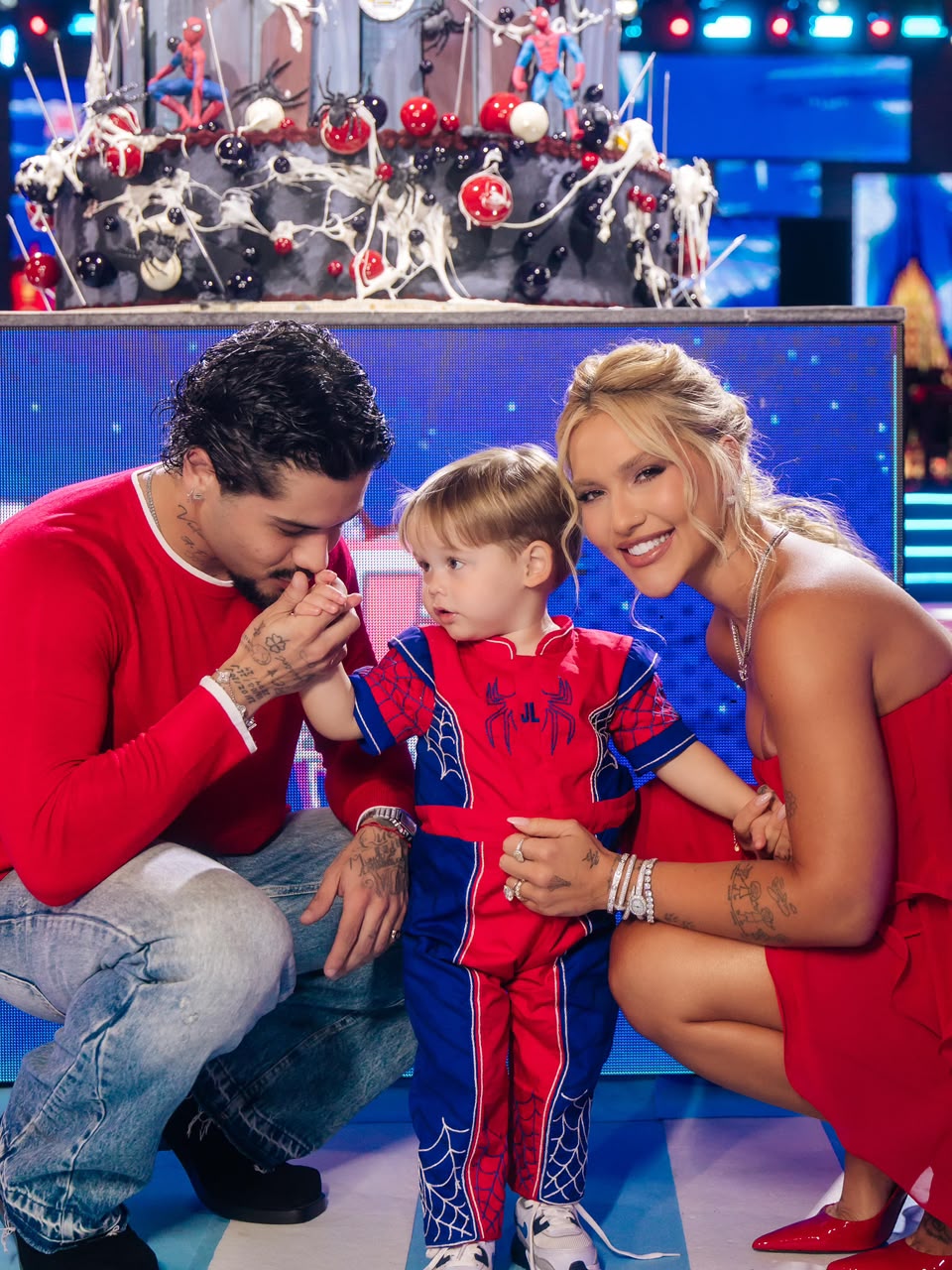 Zé Felipe e Virginia Fonseca se reúnem para festa de 2 anos do filho