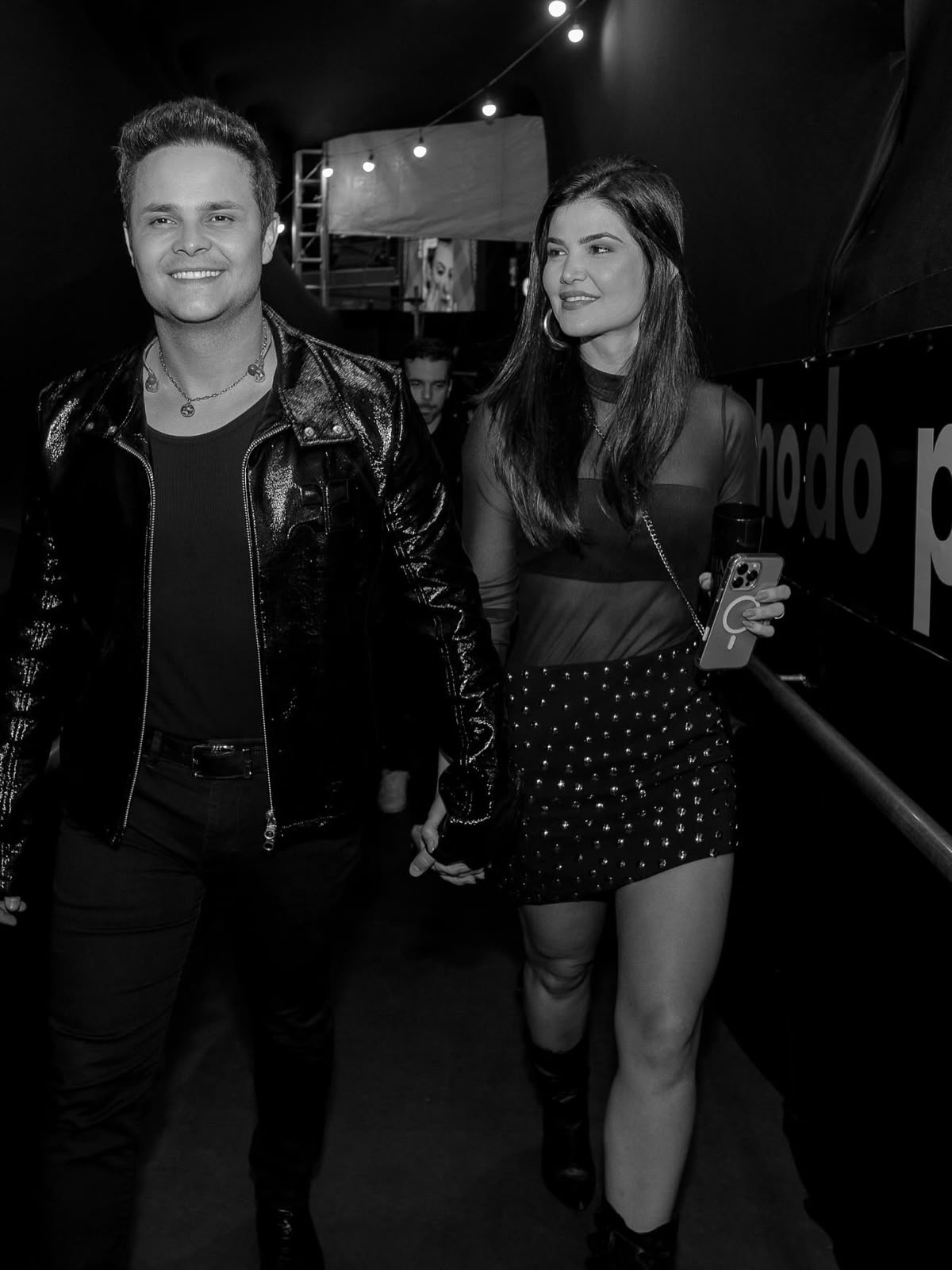 Ex-mulher de Matheus, dupla com Kauan, prestigia show do cantor e levanta rumores de reconciliação