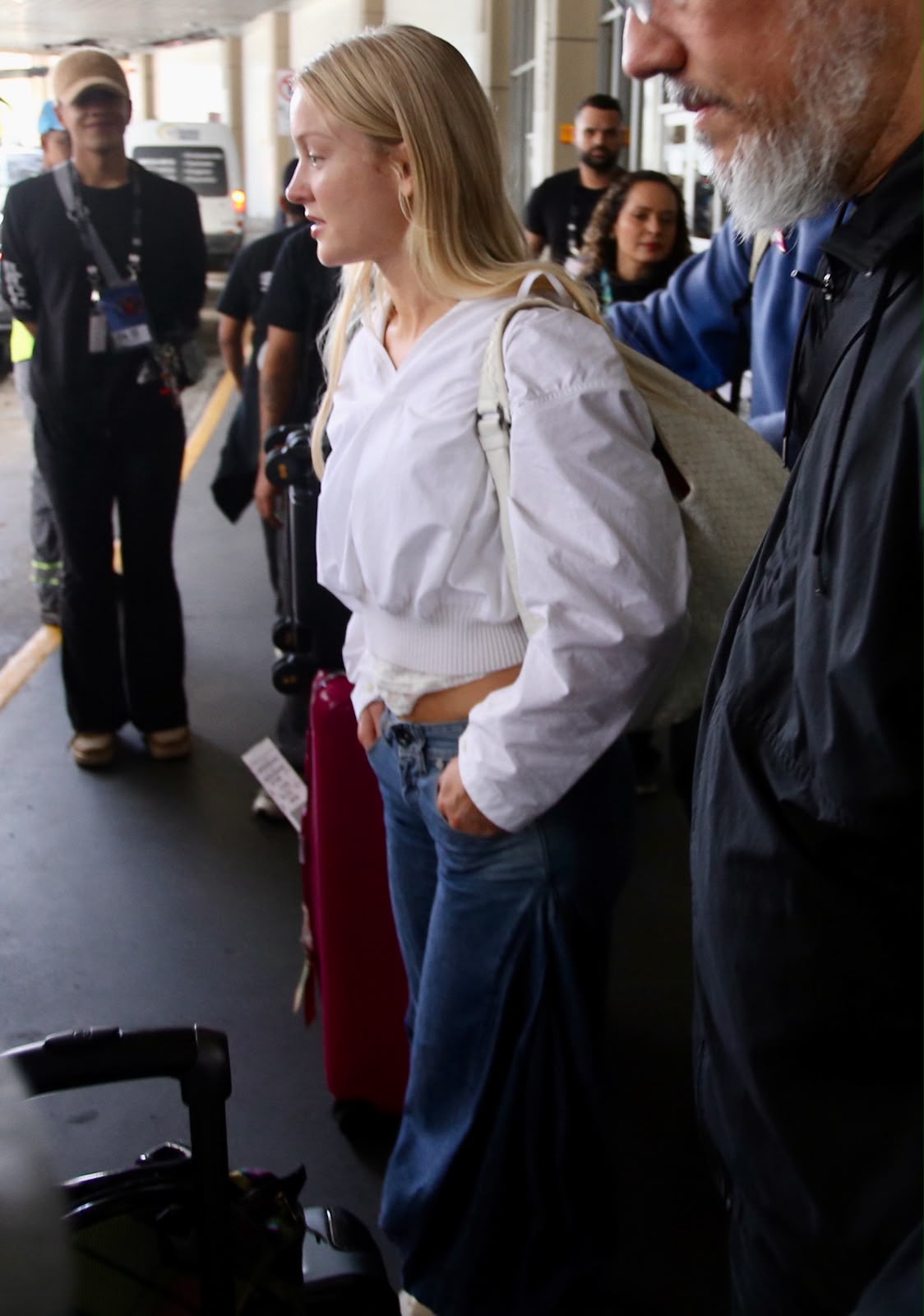 Zara Larsson chega ao Rio para apresentação no Rock in Rio