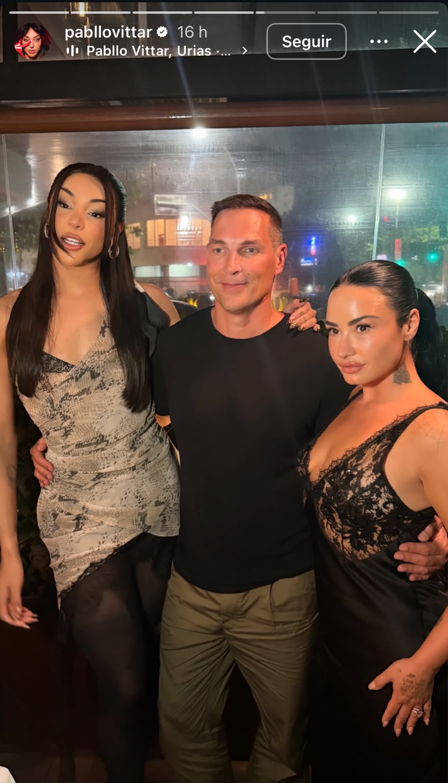 Pabllo Vittar e Demi Lovato se encontram no Rio em restaurante Pabllo Vittar e Demi Lovato se encontram no Rio em restaurante