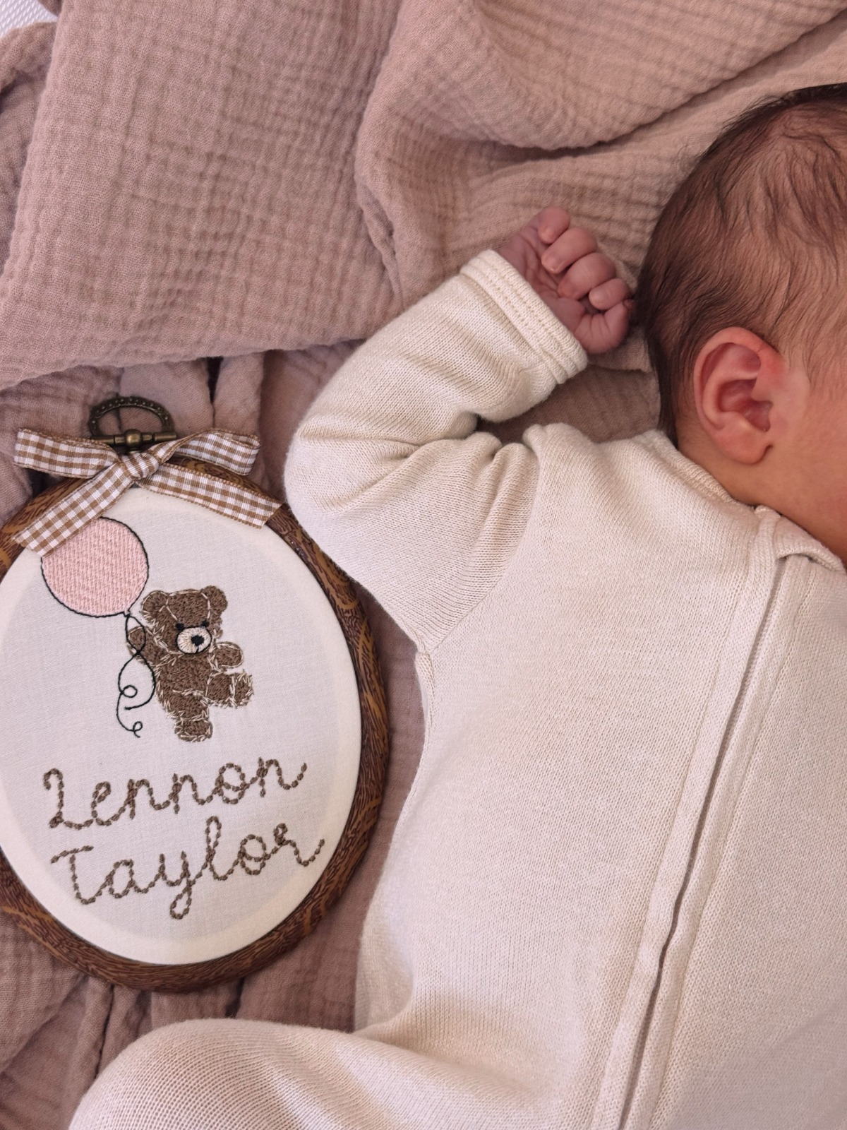 Taylor Lautner, astro de “Crepúsculo”, celebra chegada da primeira filha e surpreende ao revelar nome Taylor Lautner, astro de “Crepúsculo”, celebra chegada da primeira filha e surpreende ao revelar nome