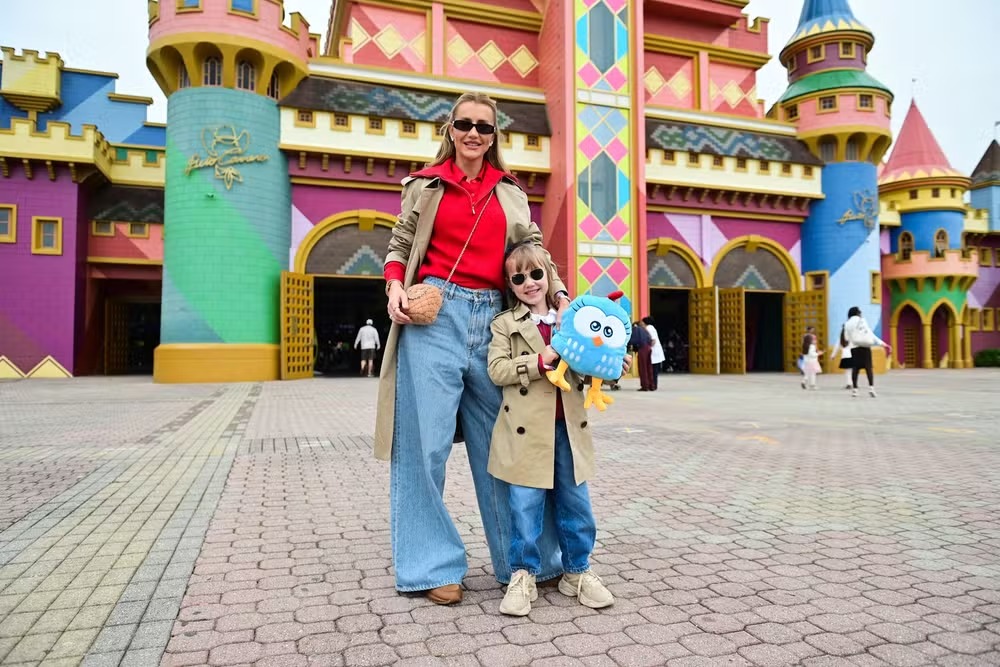 Ana Paula Siebert, Graciele Lacerda e outras famosas aproveitam passeio com os filhos em parque de SC