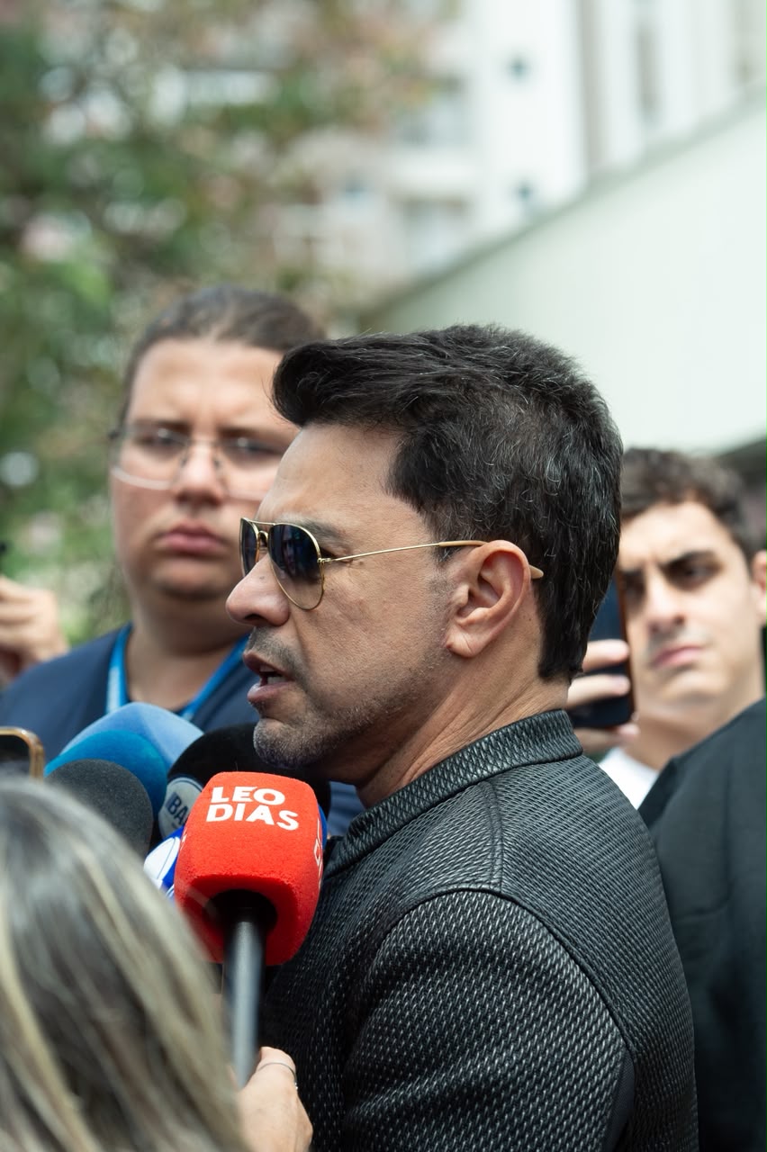 Zezé Di Camargo, Marrone e outros famosos marcam presença na despedida de Rick; veja fotos