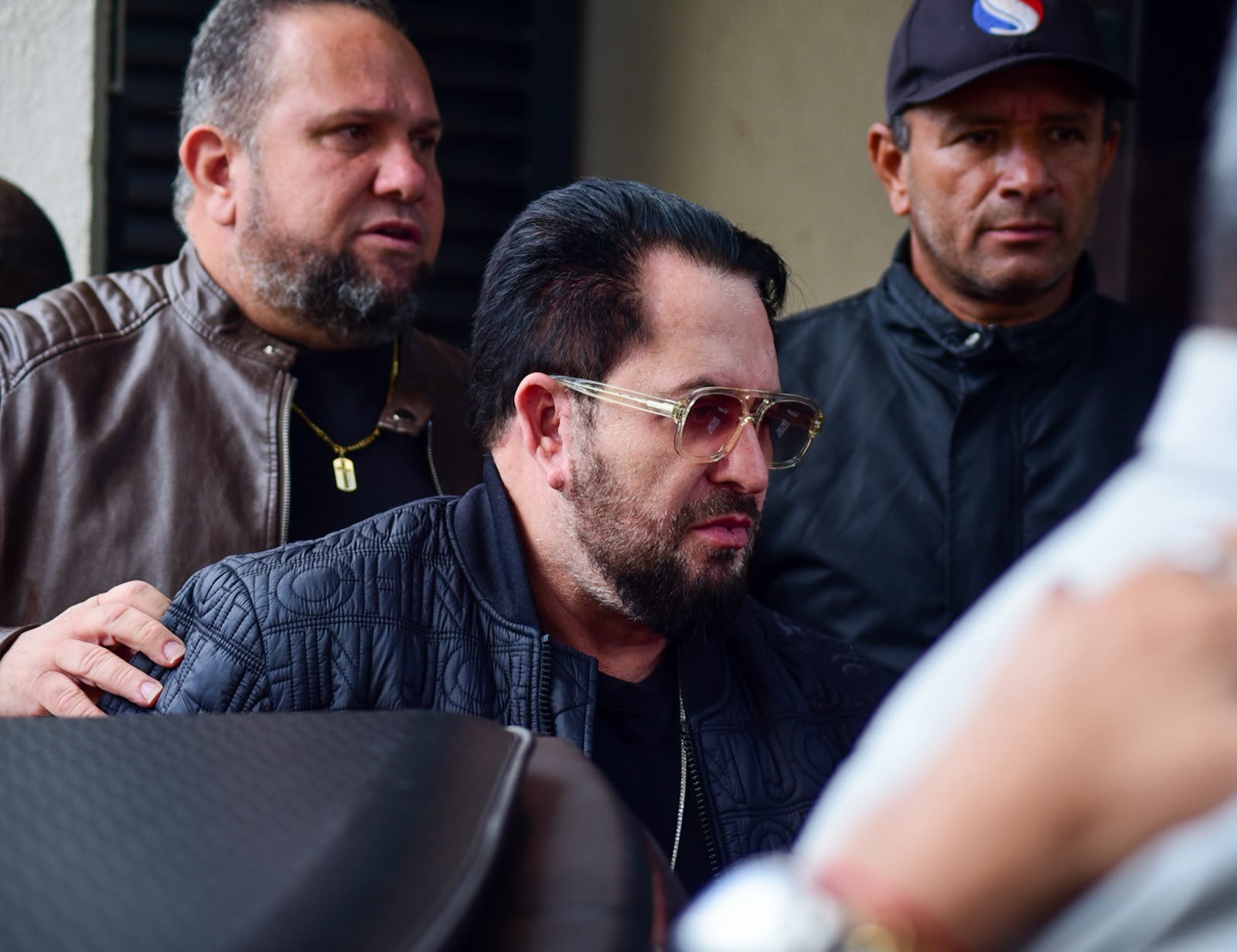 Zezé Di Camargo, Marrone e outros famosos marcam presença na despedida de Rick; veja fotos