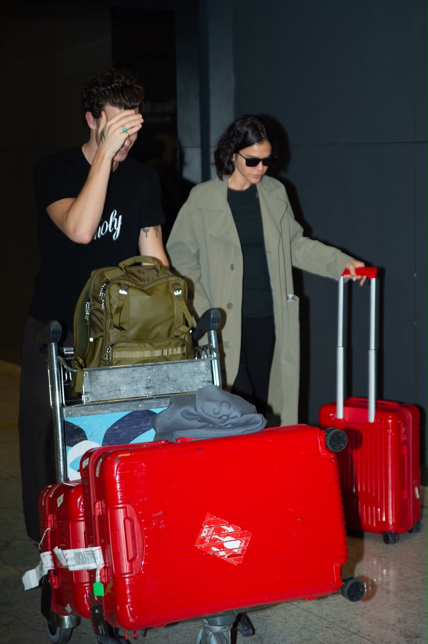 Shawn Mendes e Bruna Marquezine desembarcam no Brasil após passagem por Milão