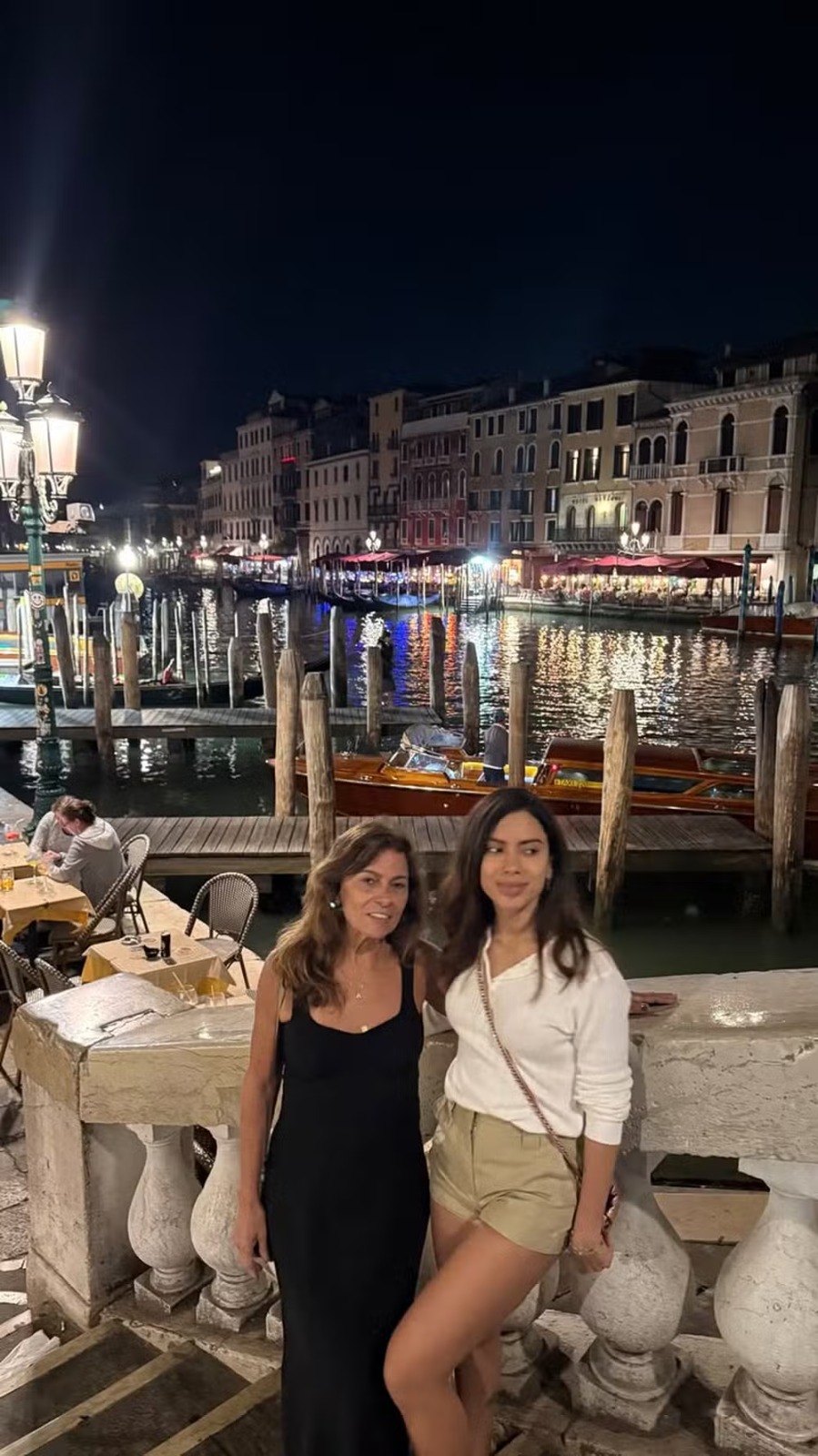Anitta aproveita início das férias em Veneza ao lado da mãe e compartilha registros da viagem; veja fotos