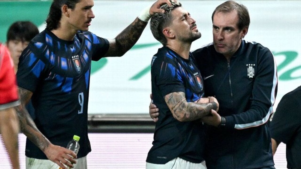 Arrascaeta sai de campo ao sentir lesão | Reprodução/X/@ESPNBrasil
