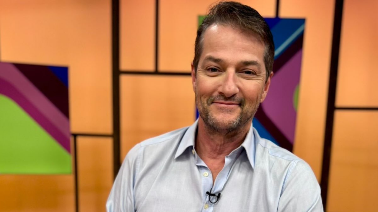 Marcelo Serrado fala sobre luto, envelhecimento e crises de pânico em novo livro: “É apavorante”